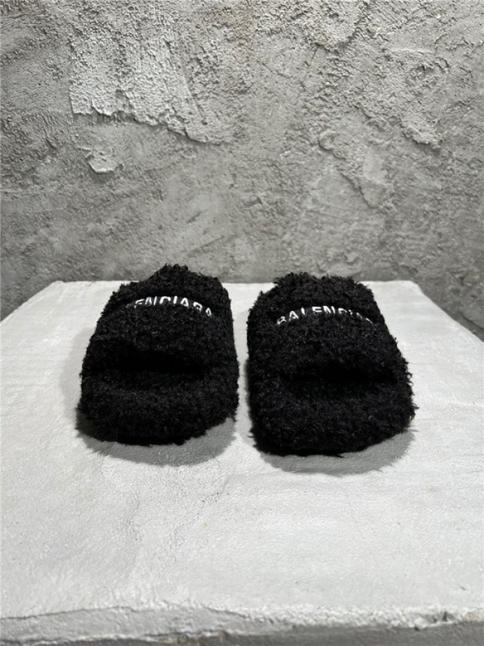 BLCG SLIPPERS