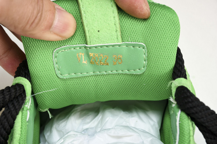 LV SNEAKER LOW 103010