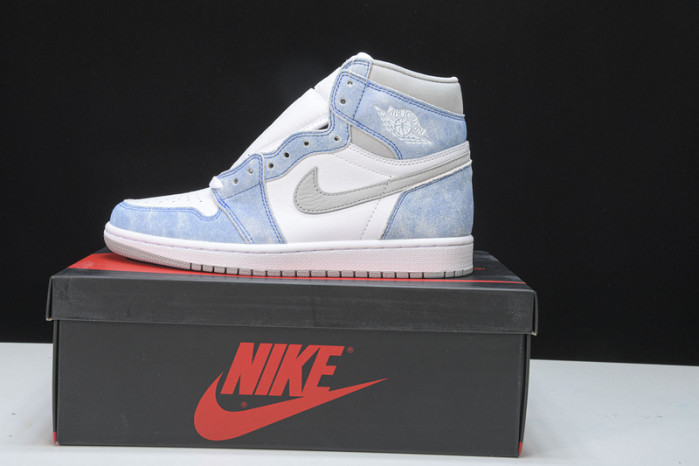 Air Jordan 1 Retro High OG Hyper Royal 555088-402