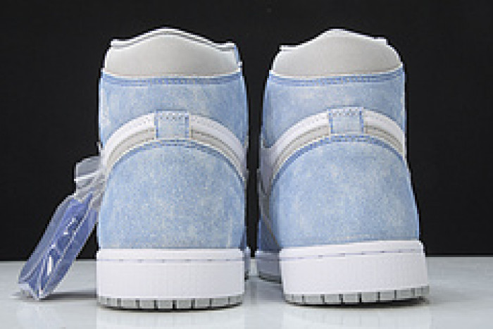 Air Jordan 1 Retro High OG Hyper Royal 555088-402