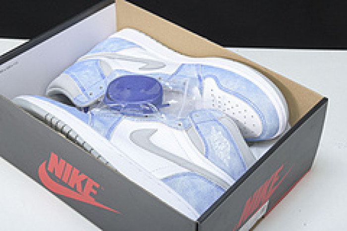 Air Jordan 1 Retro High OG Hyper Royal 555088-402
