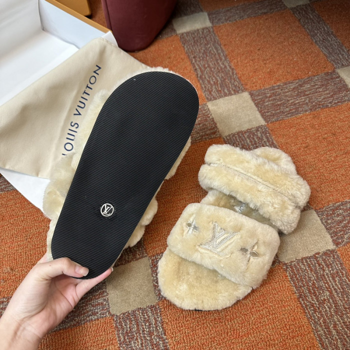 LV SLIPPERS