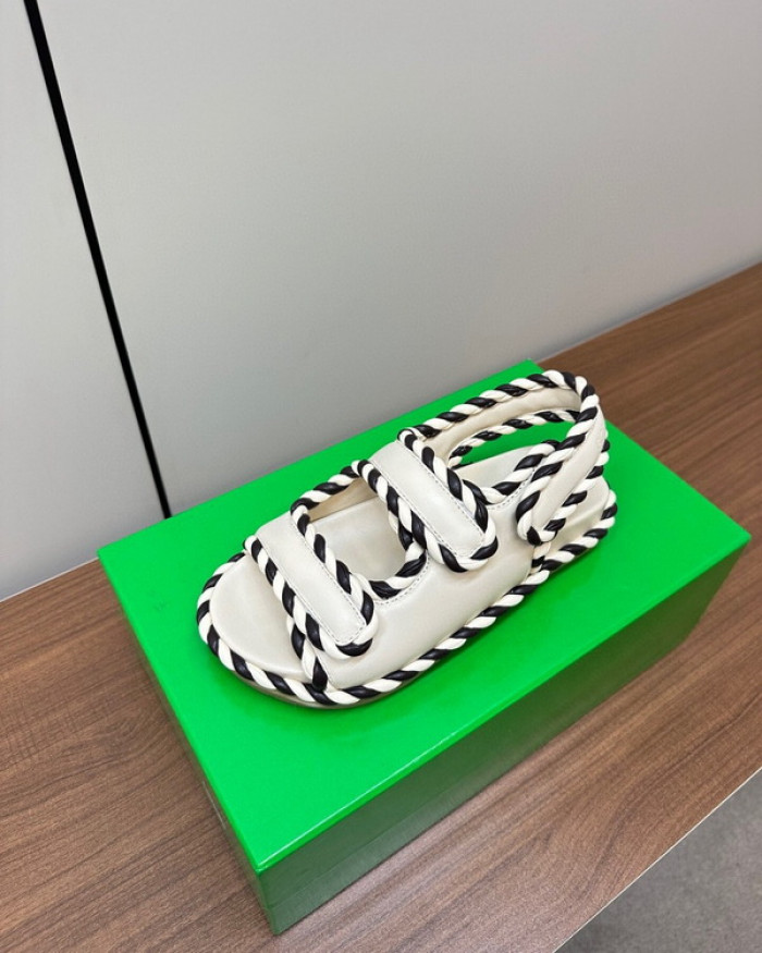 B0TTEGA VENETA SLIDES