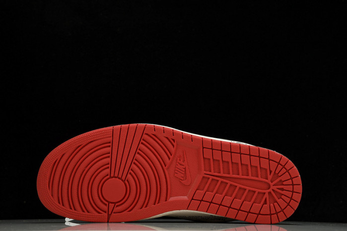 Travis Scott x Air Jordan 1 Low OG  DM7890-103