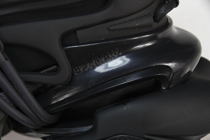 Balmain Sneakers FOR04