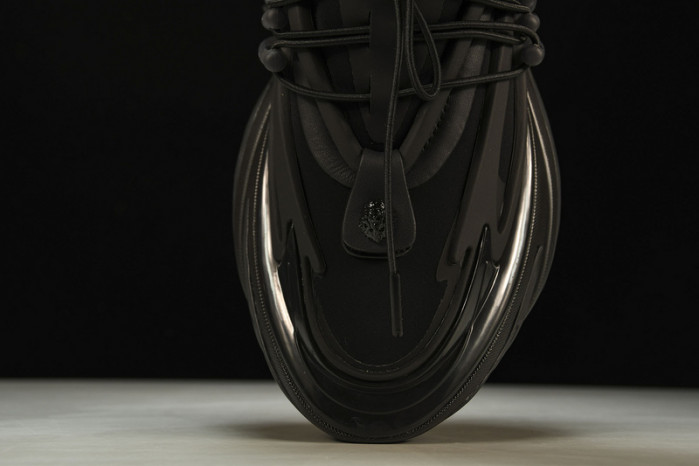 Balmain Sneakers FOR04