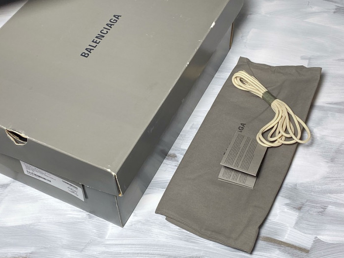 BLCG Track TRAINER Yeeshoes 220402