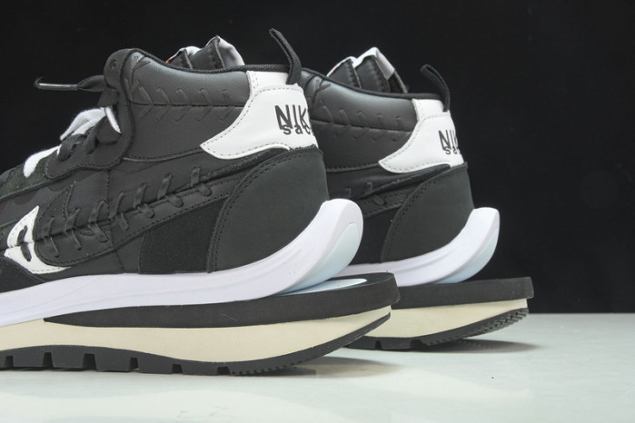 Sacai x Jean Paul Gaultier x Nk VaporWaffle DH9186-001