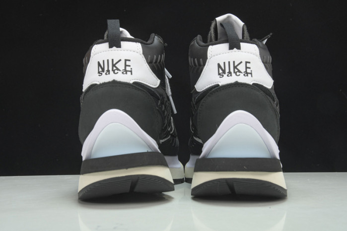 Sacai x Jean Paul Gaultier x Nk VaporWaffle DH9186-001