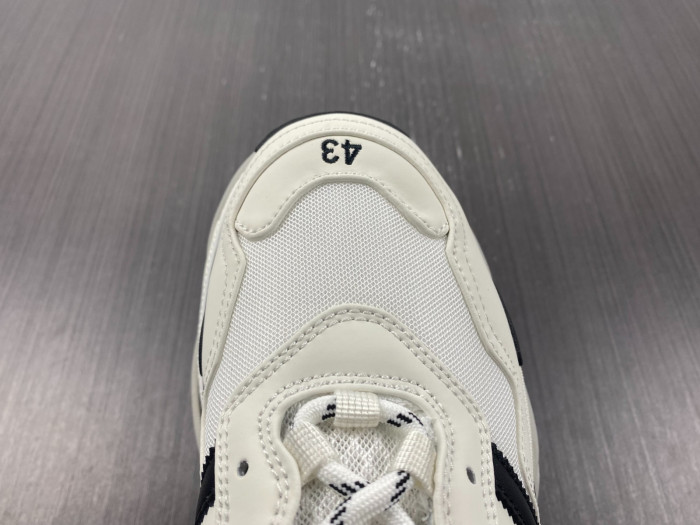 BLCG  ×   ADIDAS  YEESHOES042102