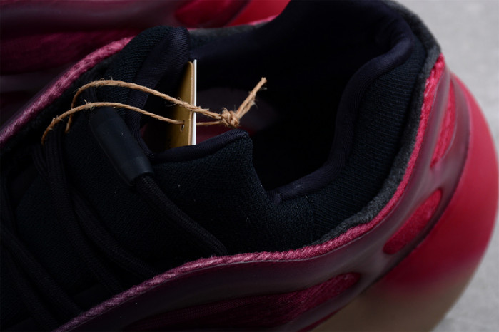 ADIDAS YEEZY 700 V3 “Fade Carbon” GW1814