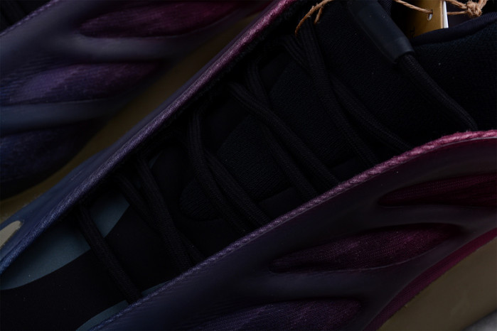 ADIDAS YEEZY 700 V3 “Fade Carbon” GW1814