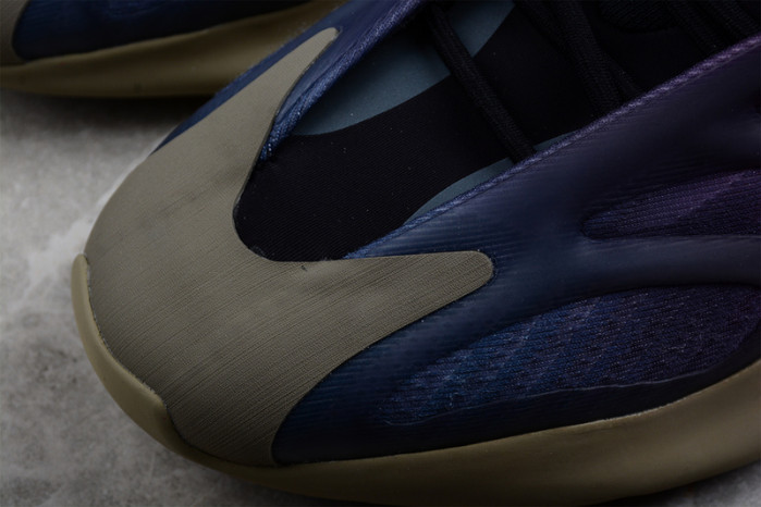 ADIDAS YEEZY 700 V3 “Fade Carbon” GW1814