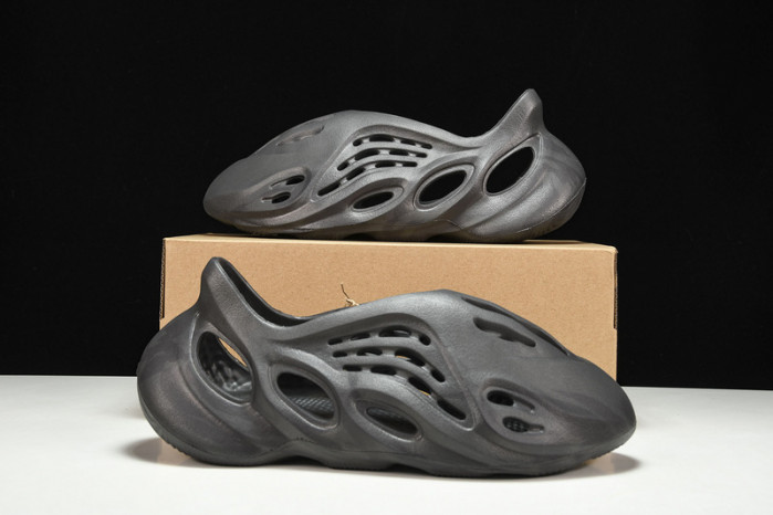 Adidas Yeezy Foam Runner “Onyx” HP8739
