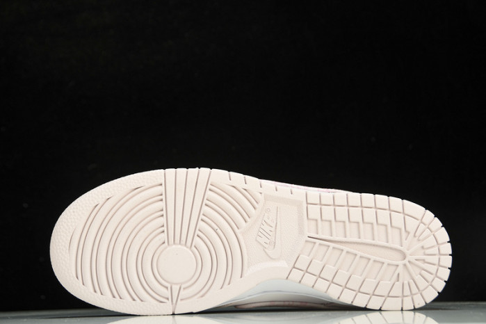 Nike Dunk Low “Pink Paisley”  FD1449-100