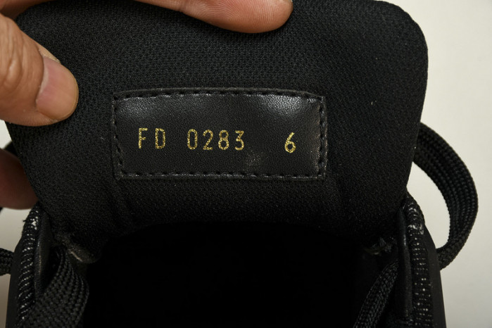 LV SNEAKER LOW 020401