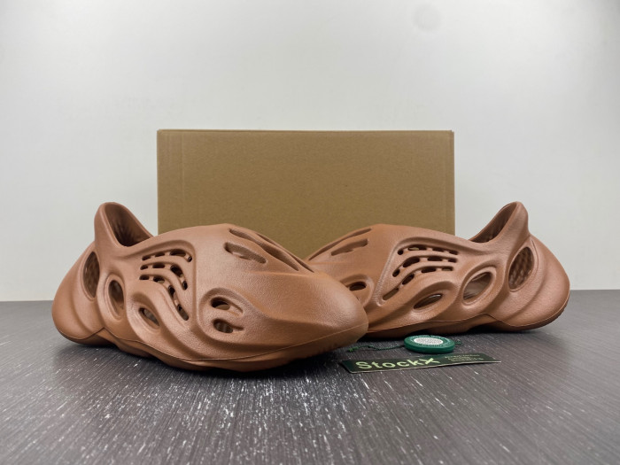 Yeezy Foam Runner  HP5335