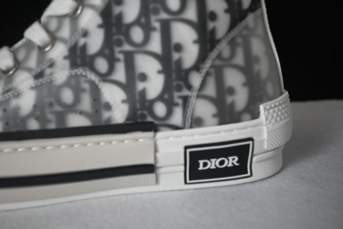 D10R B23 High Top Logo Oblique Sneakers