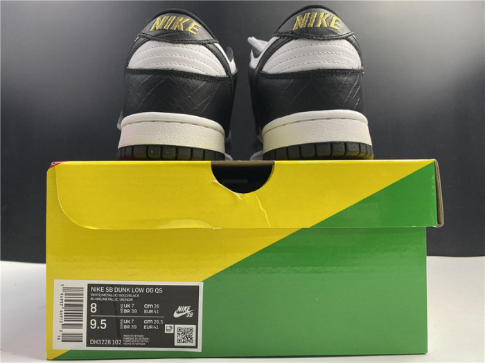 Nike SB Dunk Low Supreme Stars Black (2021)  DH3228-102