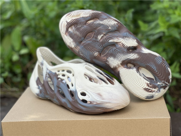 Adidas Yeezy Foam RNNR MXT Moon